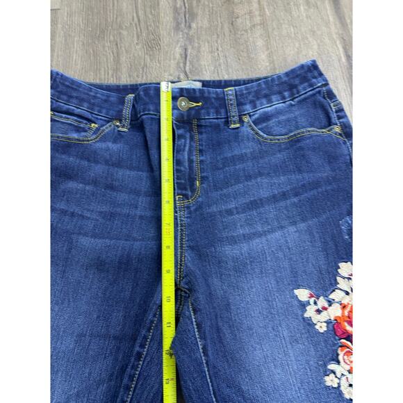 Chico’s Size 0 Embroidered Floral Jeans Medium Wash Stretch Straight Leg Boho - Picture 7 of 9